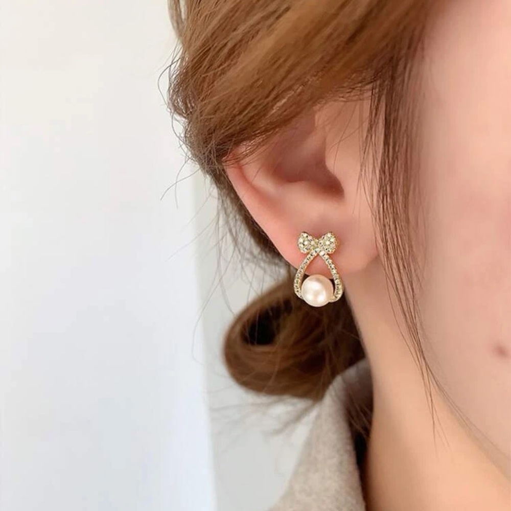Fashion New Gold Bow Dainty Rhinestones Pearl Stud Earring’s 🎀